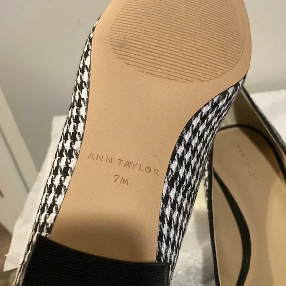 Beautiful  Mid Block Heels 👠 Flats, size -7, Color Black/White Houndstooth - Picture 8 of 10
